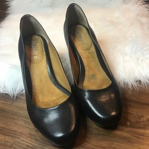 Michelle D Black Leather Comfortable Pumps